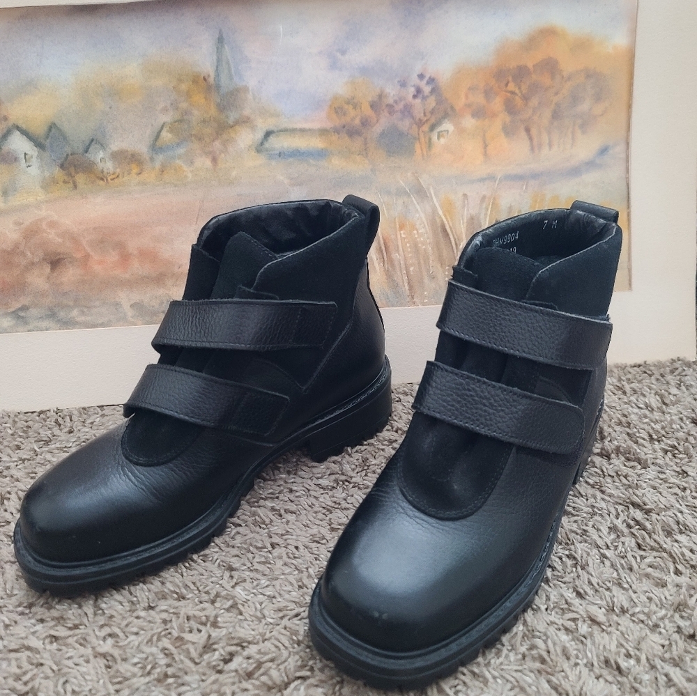 L.L.Bean Size 7 Pebbled Leather Hook & Loop Chunky Heel Ankle Boots